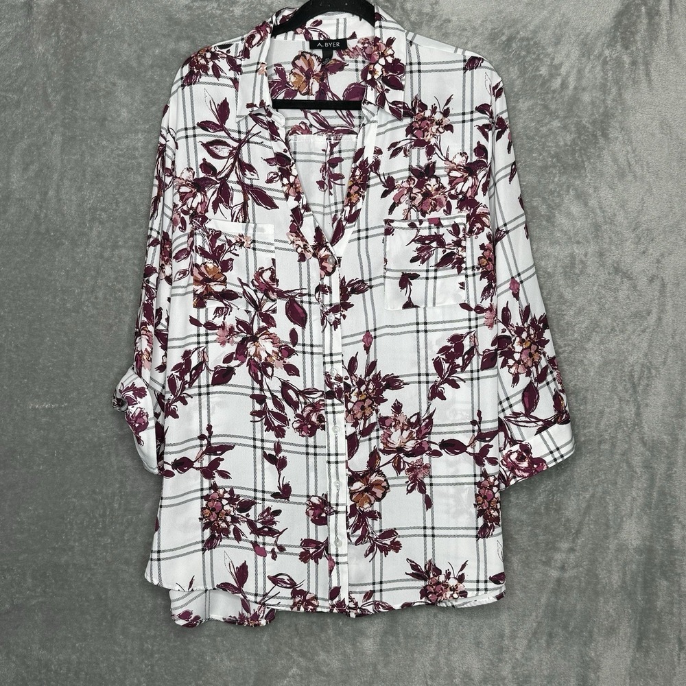 A Byer 3X Shirt Top White Purple Floral Flower Tab 3/4 Sleeve V Neck Button Up